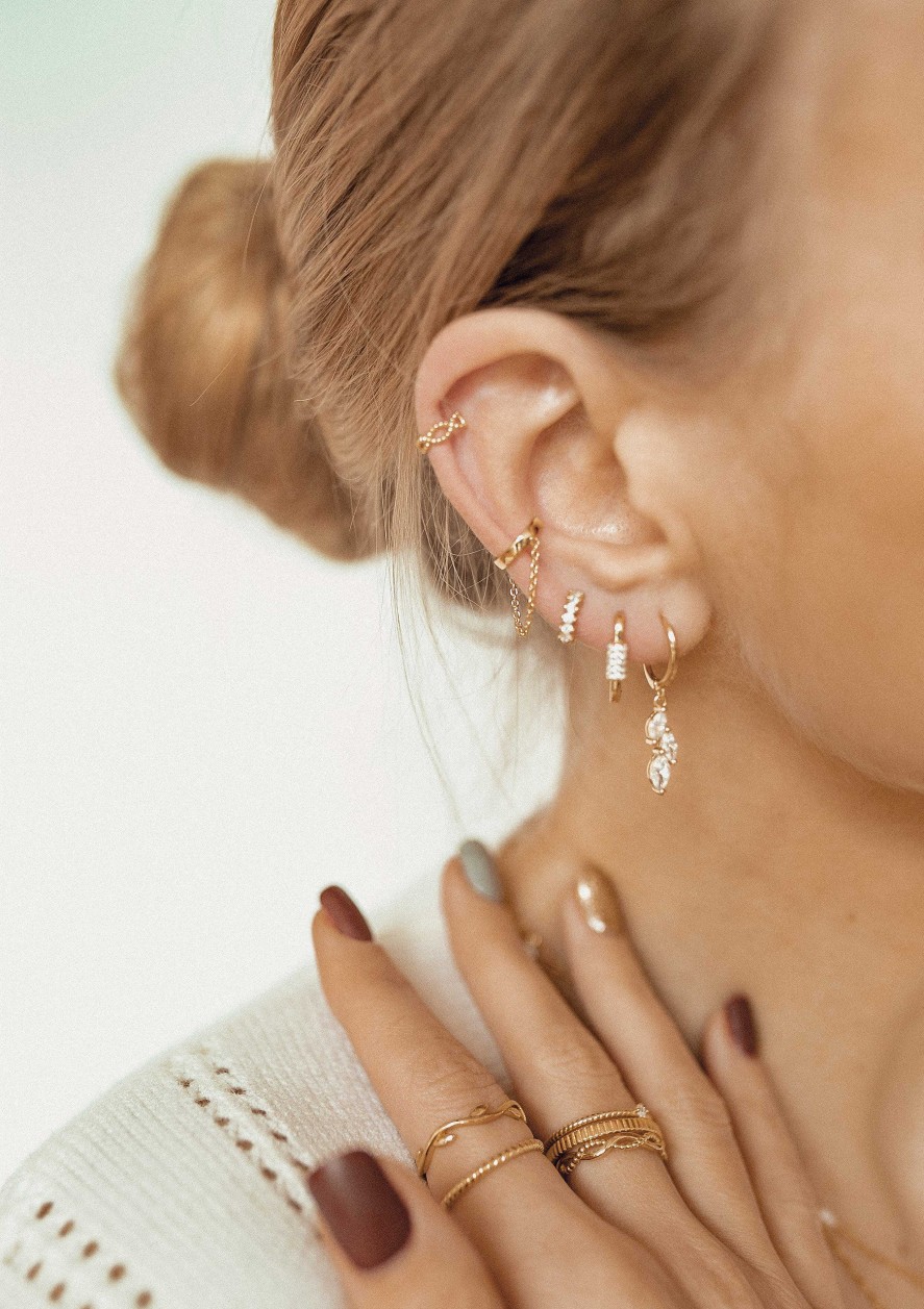 Ohrringe Hey Happiness | Klassischer Ear Cuff Ohrring Mit Kettchen Sterlingsilber In Gold